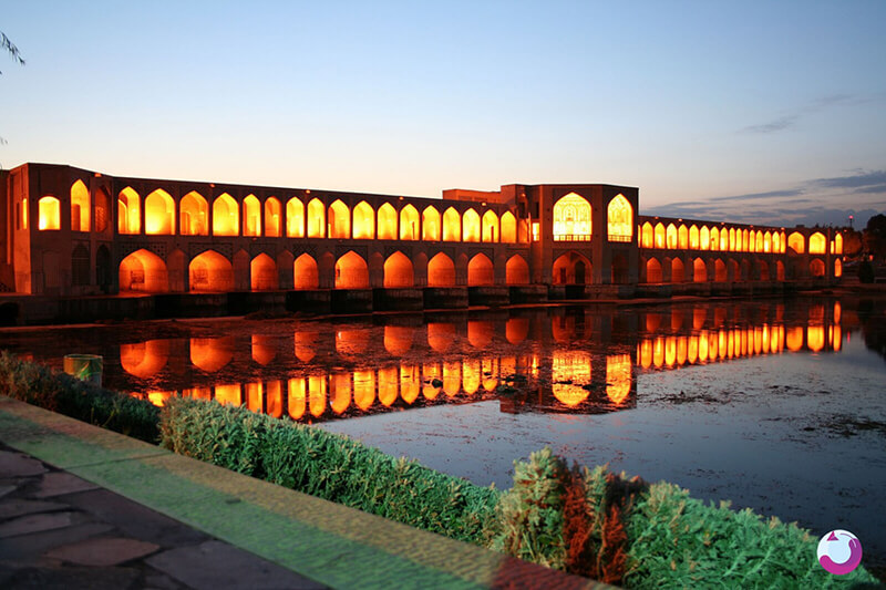 نحوه سفر به اصفهان با هزینه دانشجویی: معرفی گزینه‌های ارزان و جذاب